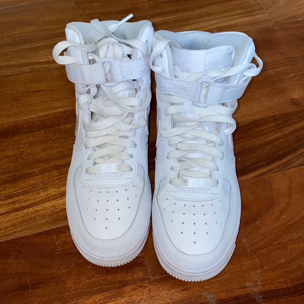 WHITE HI TOP AIR FORCE 1’s